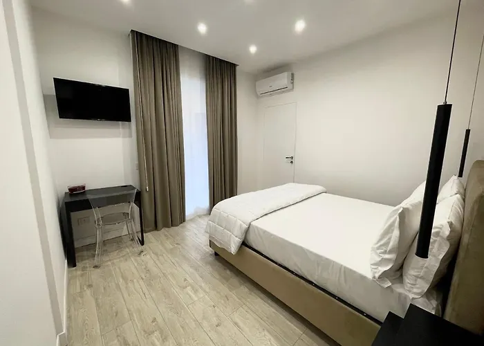 Aroma And B&b, Maschio Angioino Panzió
