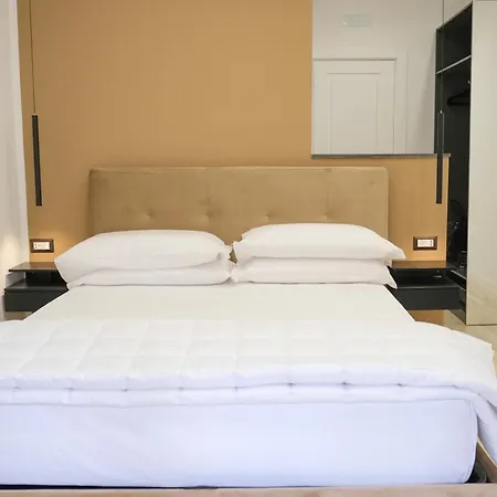 Aroma And B&b, Maschio Angioino Неаполь